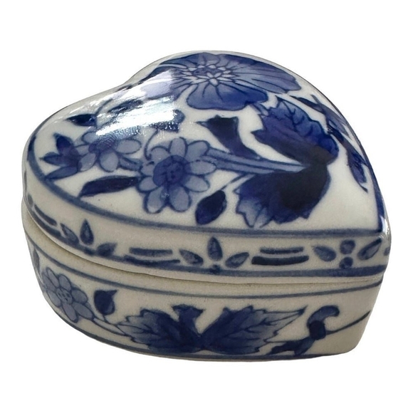 Heart Box Blue White Enameled Jewelry Box Floral Hand-painted Porcelain Lid Box - Picture 4 of 7